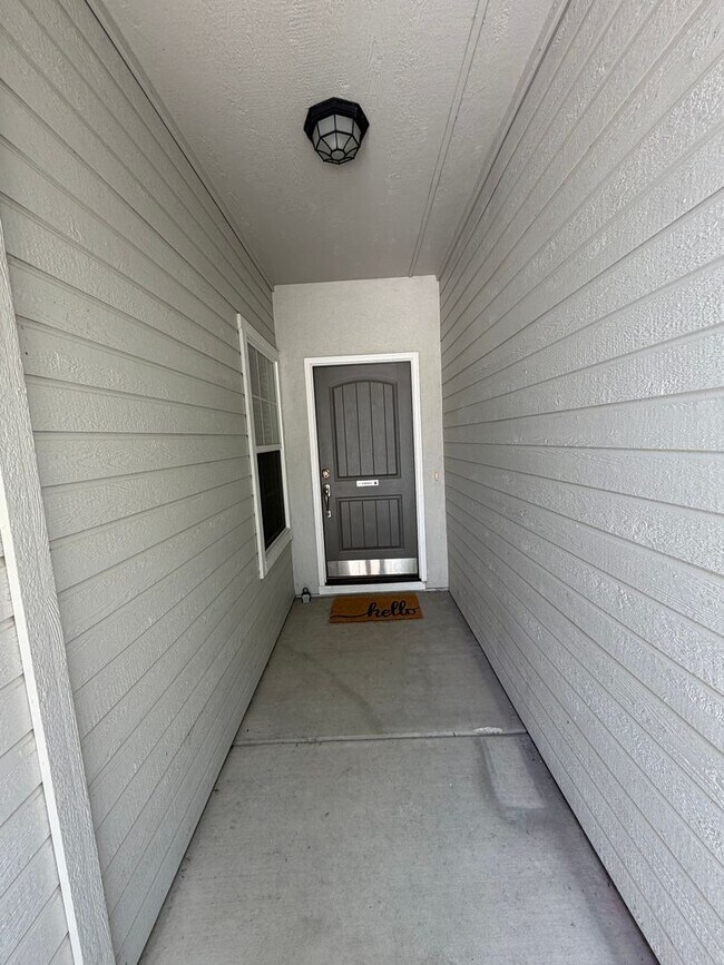 Foto del edificio - Jayden Village Sub: 4 Bedroom 2 Bath with Community Pool Ten Mile and Ustick