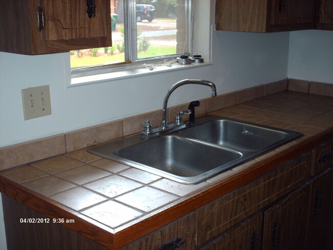 Building Photo - 1006A Holton Ave