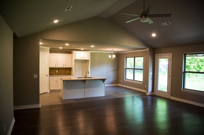 Building Photo - Beautiful Home in Bentonville