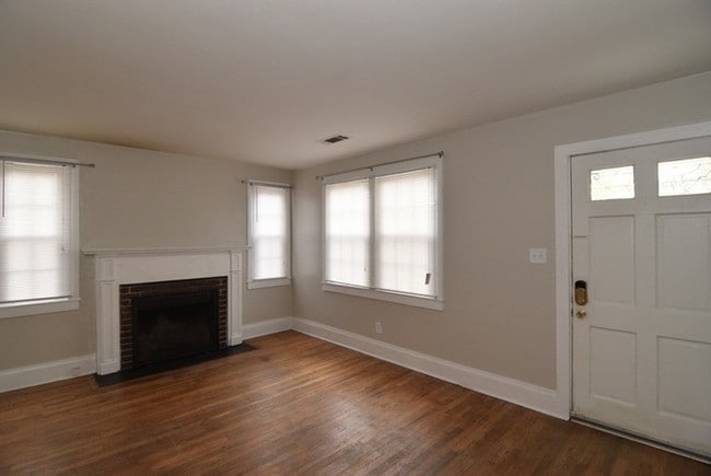 Building Photo - 1526 Heath St