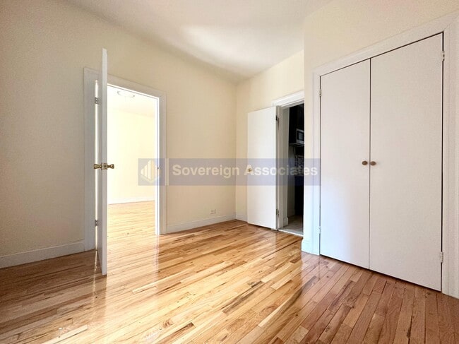 Building Photo - 526 W 161st St