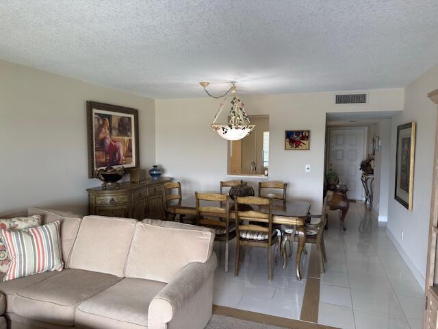 Foto del edificio - 7146 Huntington Ln