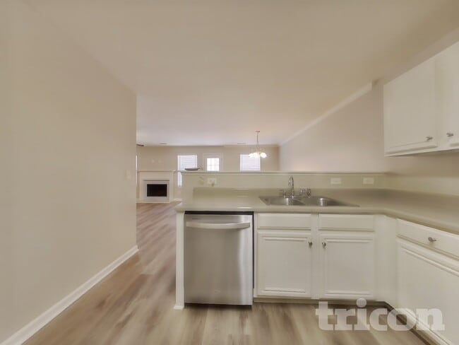 Building Photo - 128 Hidden Creek Dr