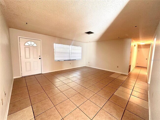 Foto del edificio - 25946 Pine Ridge Rd