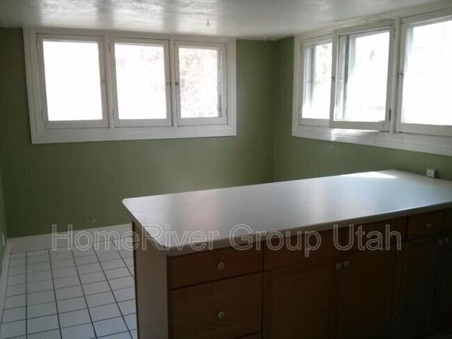 Building Photo - 1250 E 100 S