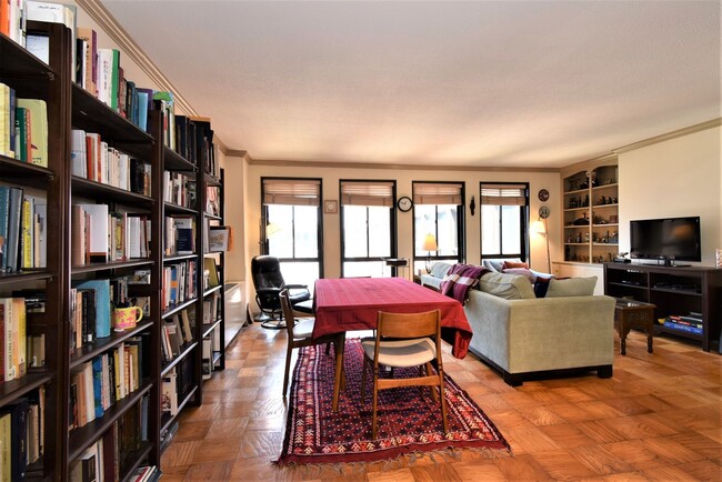 Foto del edificio - Spacious 1BR/1BA in Dupont Circle with Uti...