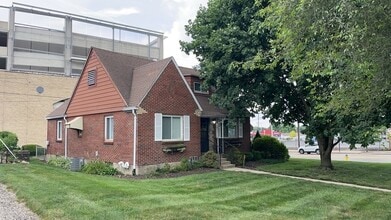 Building Photo - 1076 Sherwood Dr