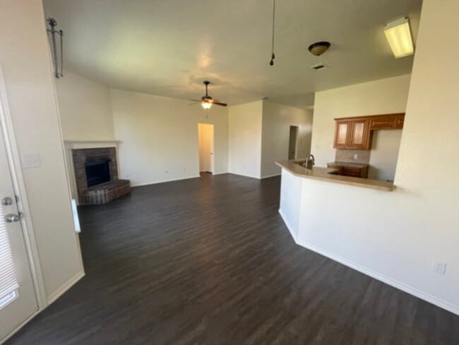 Building Photo - Beautiful Single Story in Saginaw Area