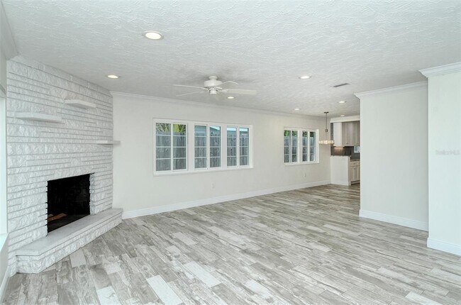 Building Photo - 1719 Livingstone St
