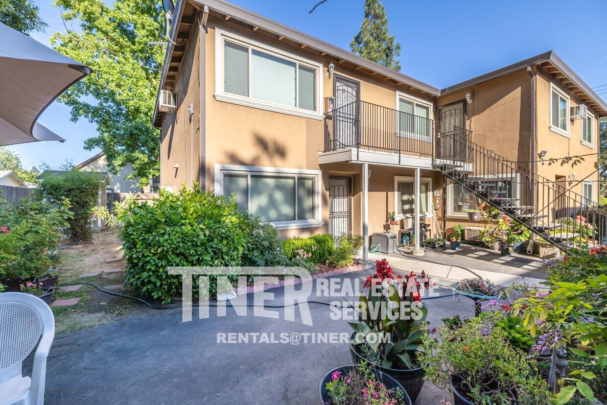 Primary Photo - Charming Carmichael condo