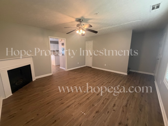 Building Photo - 5 E Newnan Rd