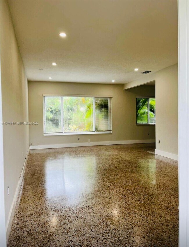 Foto del edificio - 12000 NE 9th Ave