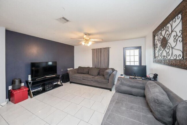 Foto del edificio - 4023 Rain Willow Ct