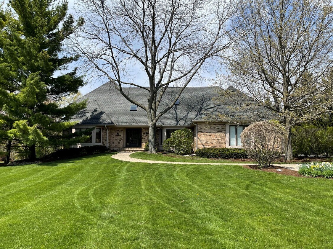 Primary Photo - 18 Lakeside Dr