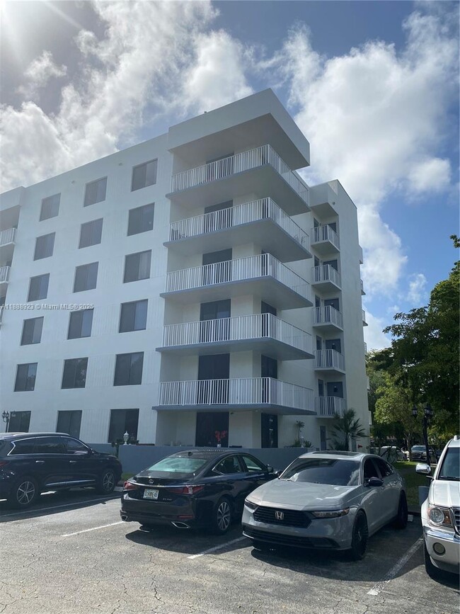Foto del edificio - 901 Hillcrest Dr