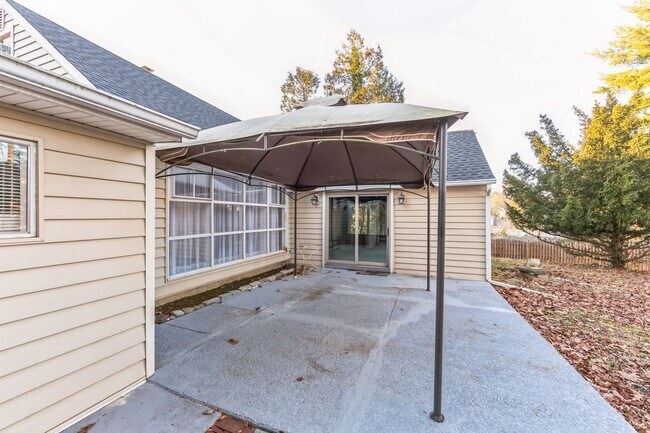 Building Photo - Cozy 4 bedroom, 2 bathroom Home In A Beautiful Main Line Neighborhood