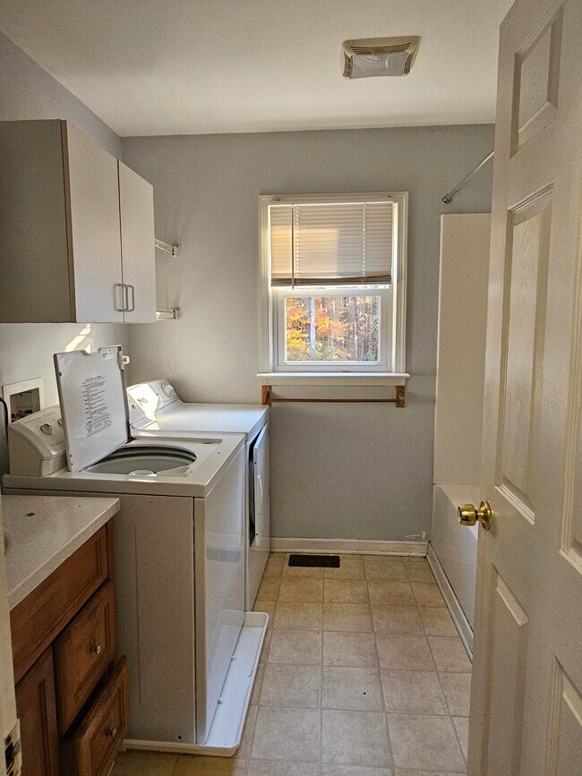 Foto del edificio - 10511 Thompkins Ln