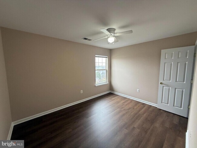 Foto del edificio - 2165 Cottonwood Ln