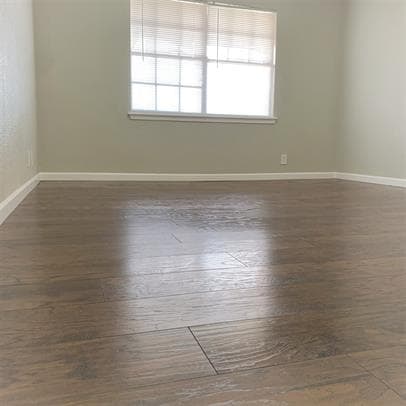 Foto del edificio - 3919 Englewood Cir