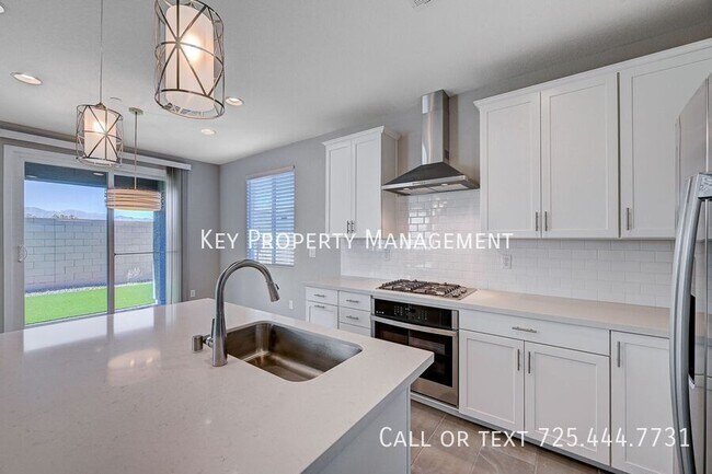 Building Photo - Stunning 4 Bedroom with Mountain Views!