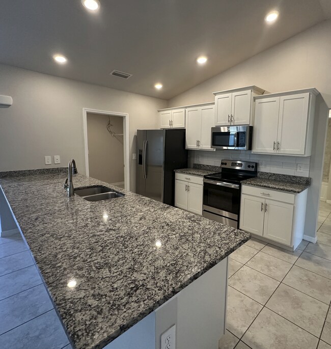 Building Photo - 4 Bedroom 2 bathroom NE Cape Coral Home wi...
