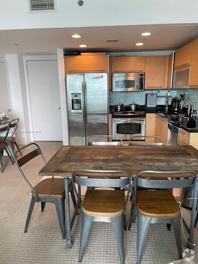Building Photo - 950 Brickell Bay Dr