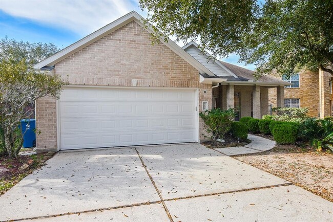 Foto del edificio - 9511 Lakeway View Ln