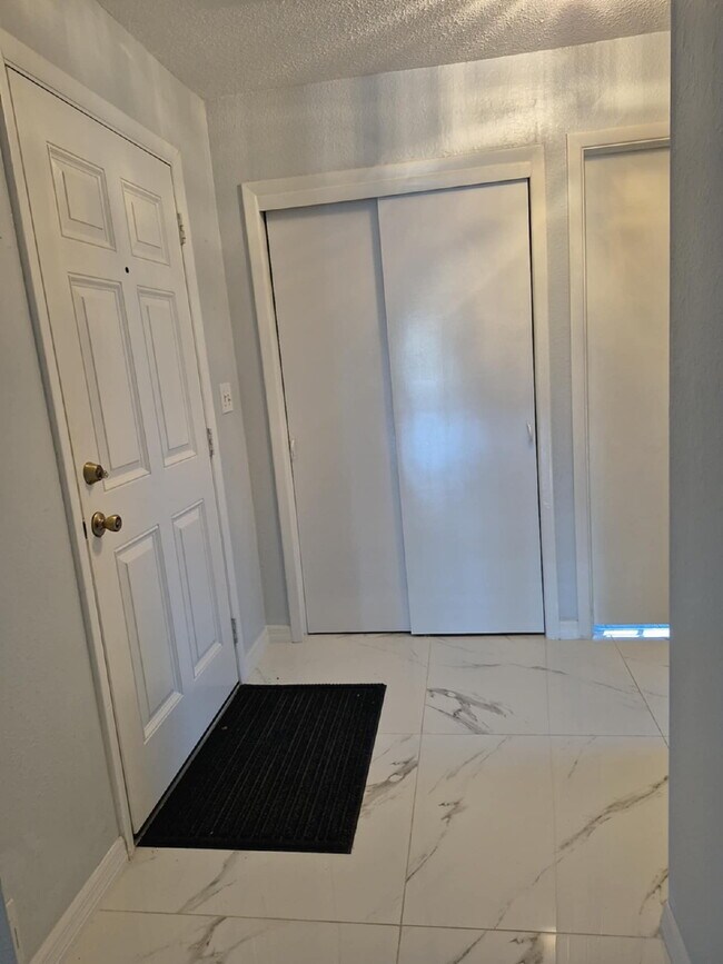 Building Photo - Remodeled Waterfront Home in Gulf Harbors