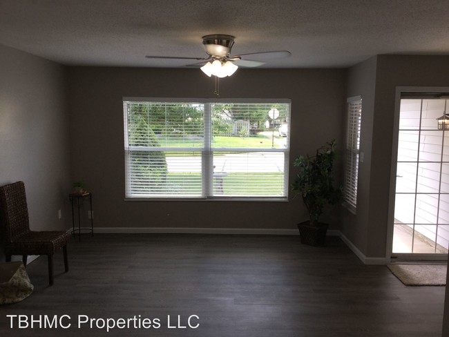 Building Photo - 232 Highland Village Dr