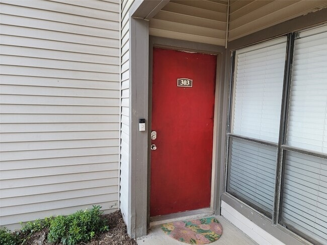 Photo - 2025 Augusta Dr Apartment