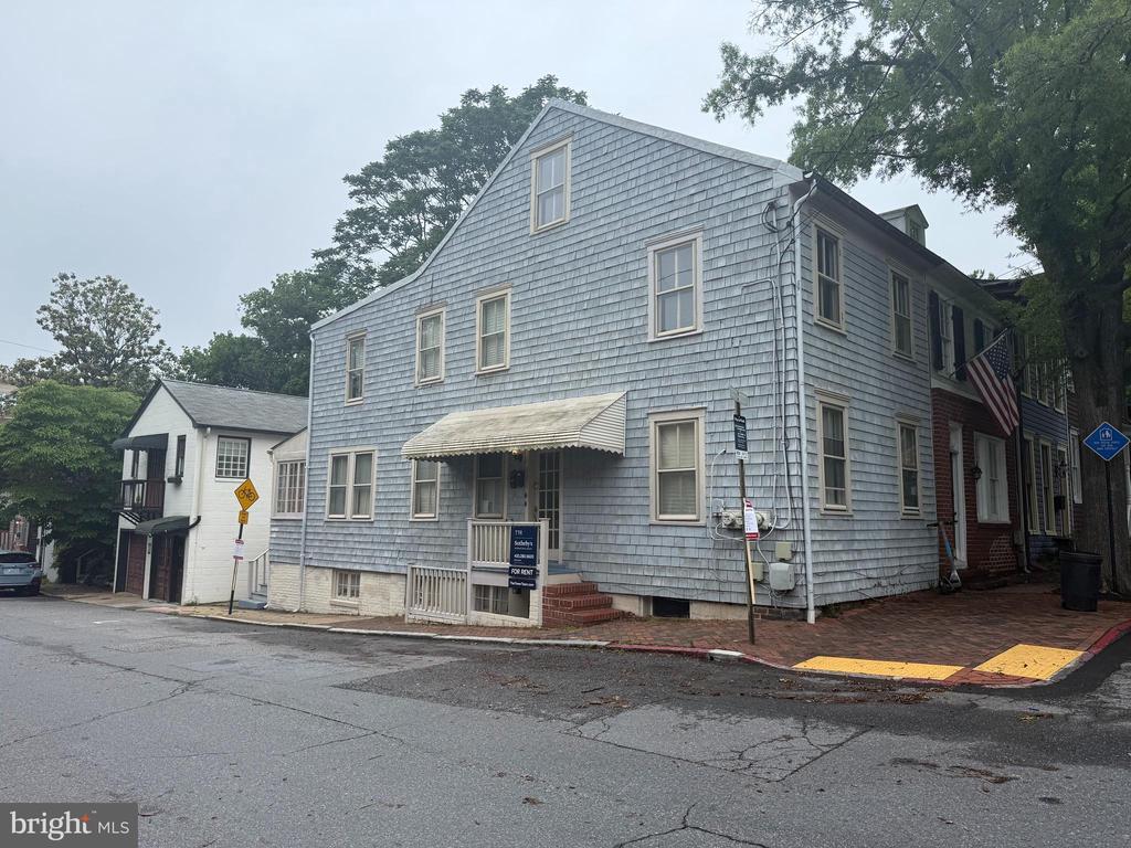 Primary Photo - 101 Charles St