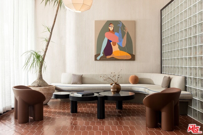 Foto del edificio - 7617 Santa Monica Blvd