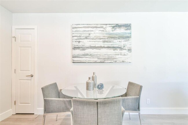 Foto del edificio - 905 Briarcliff Terrace NE