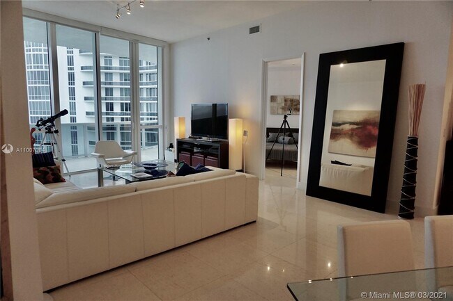 Foto del edificio - 16001 Collins Ave