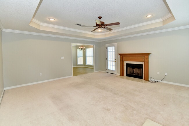 Building Photo - 15065 Warren Dr