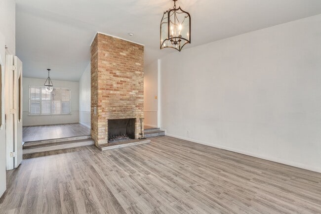 Building Photo - ALAMO HEIGHTS CONDO