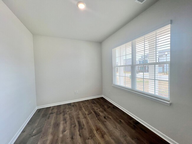 Building Photo - 219 Blue Aspen Dr