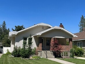 Building Photo - 208 W 19th Ave