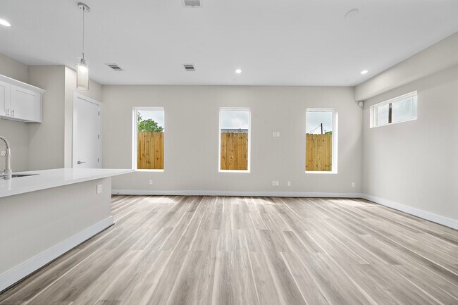 Foto del edificio - 7522 Sandle St