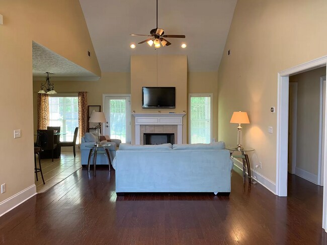 Living - 1425 Cloverbrook Cir
