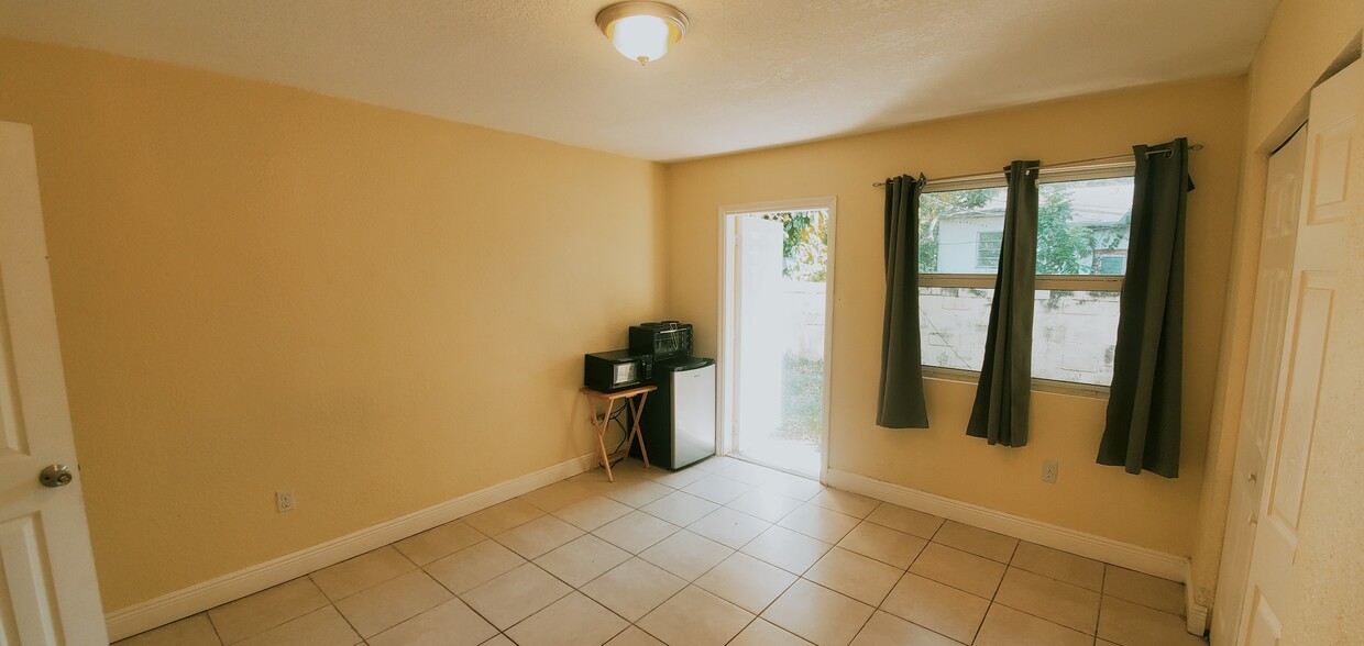 Primary Photo - 1708 NW 9th Ave