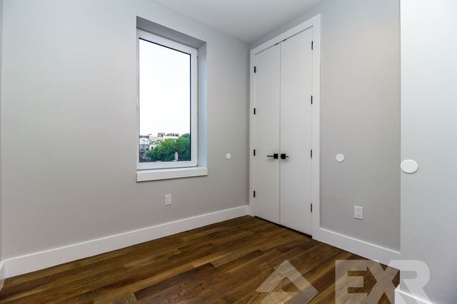 Building Photo - 916 Bergen St
