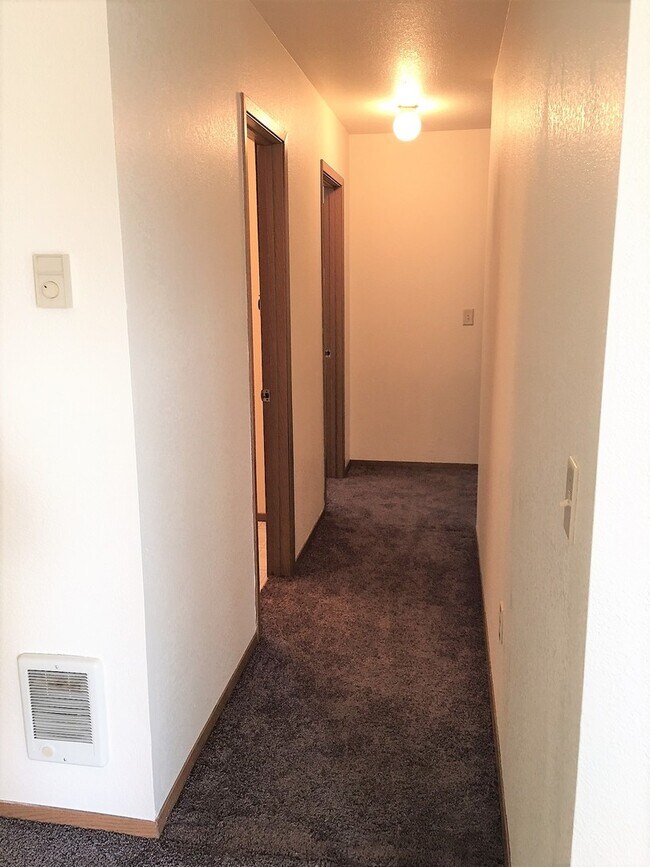 Foto del edificio - DUPLEX IN POST FALLS (APP#4)