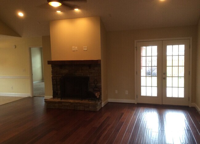Foto del edificio - 6078 White Pine Dr