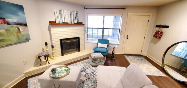 Building Photo - 402 Fairway Cir