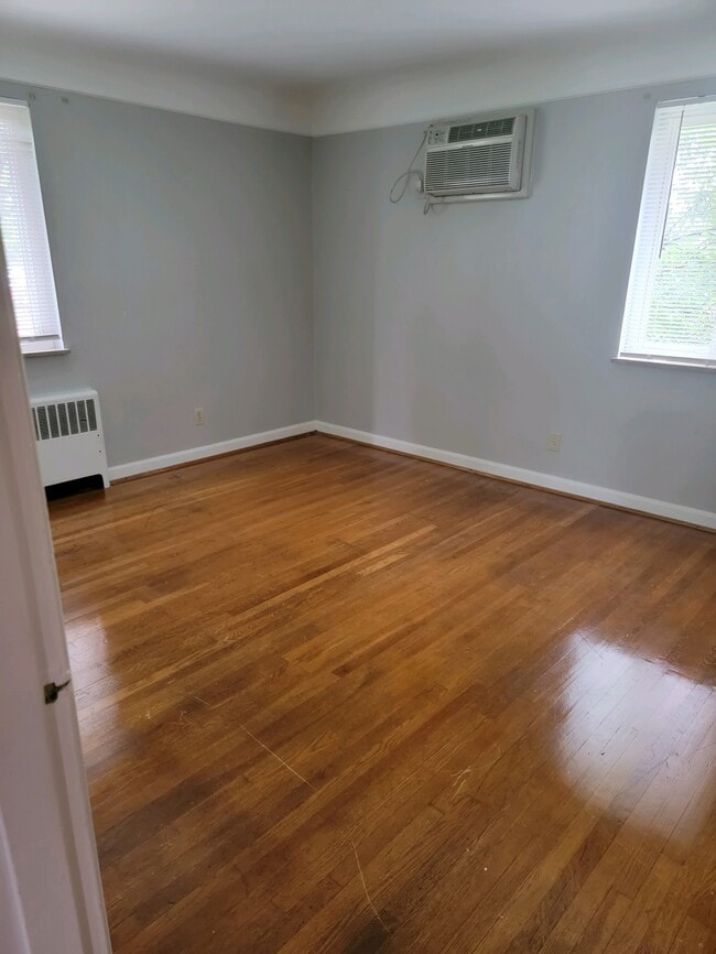 Foto del edificio - 1726 Sutton Ave