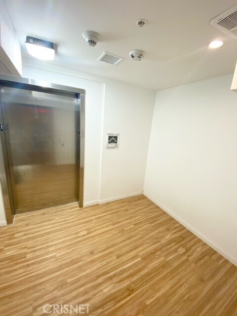 Foto del edificio - 17361 Roscoe Blvd