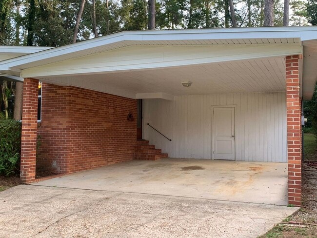 Building Photo - 1915 Sunset Ln