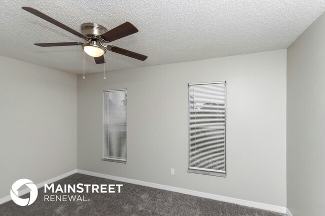 Building Photo - 907 Algardi St SE