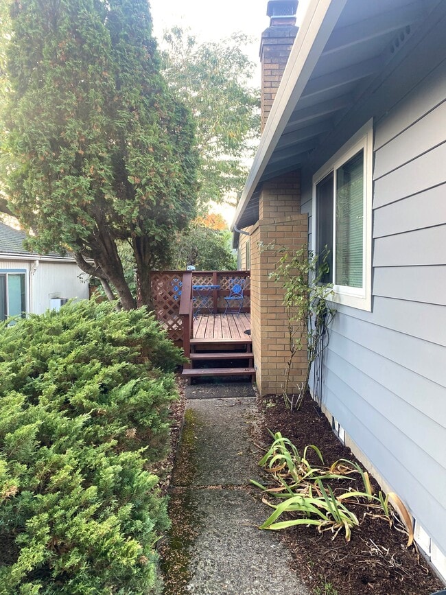 Building Photo - 1029 SE 149th Pl